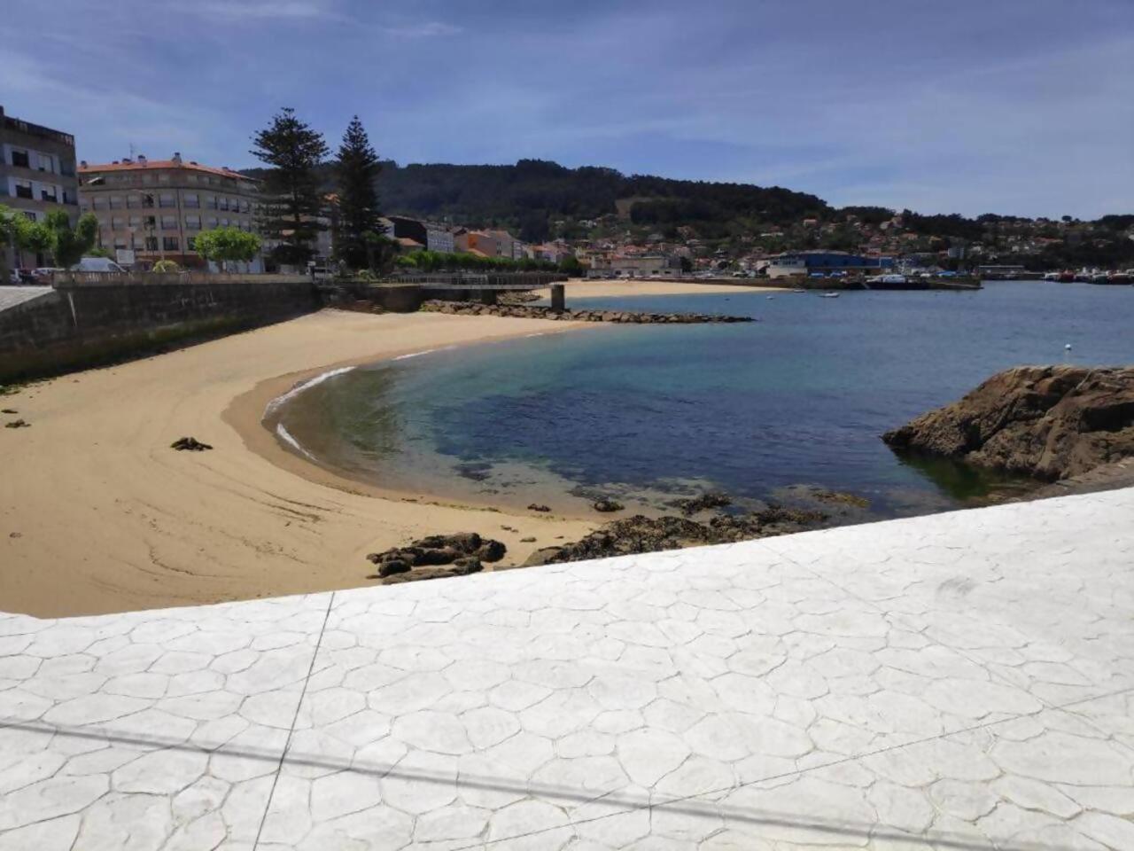 Apartamento Centrico Cerca De La Playa Bueu Bagian luar foto
