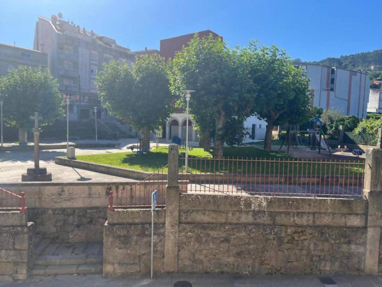 Apartamento Centrico Cerca De La Playa Bueu Bagian luar foto