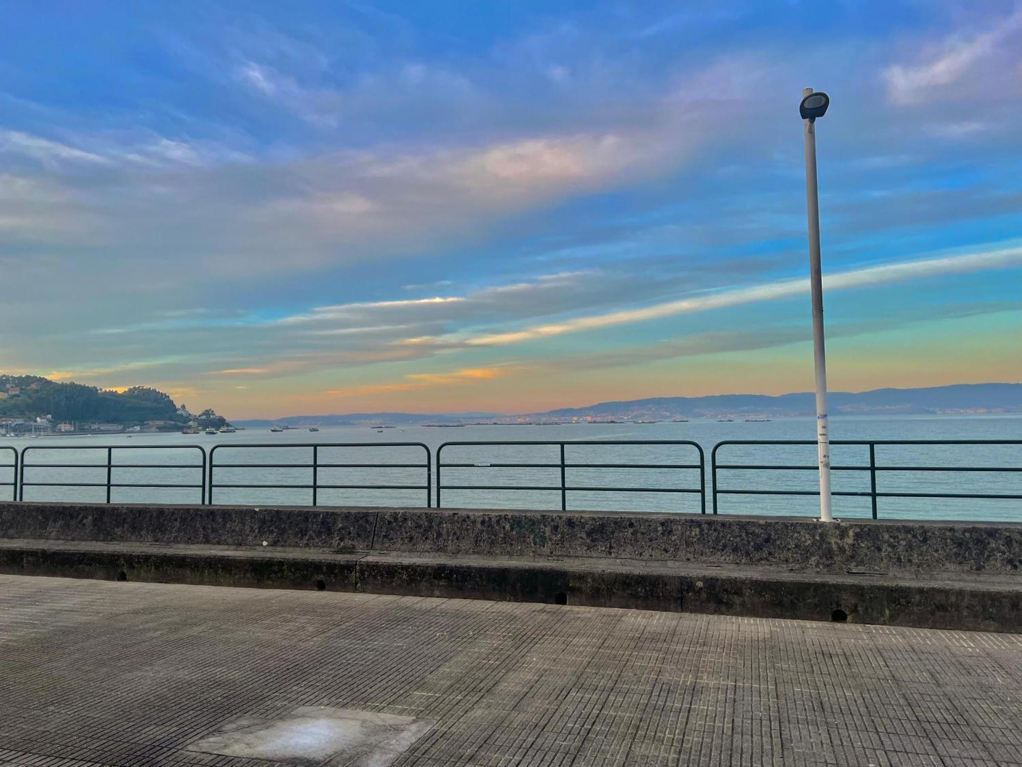 Apartamento Centrico Cerca De La Playa Bueu Bagian luar foto