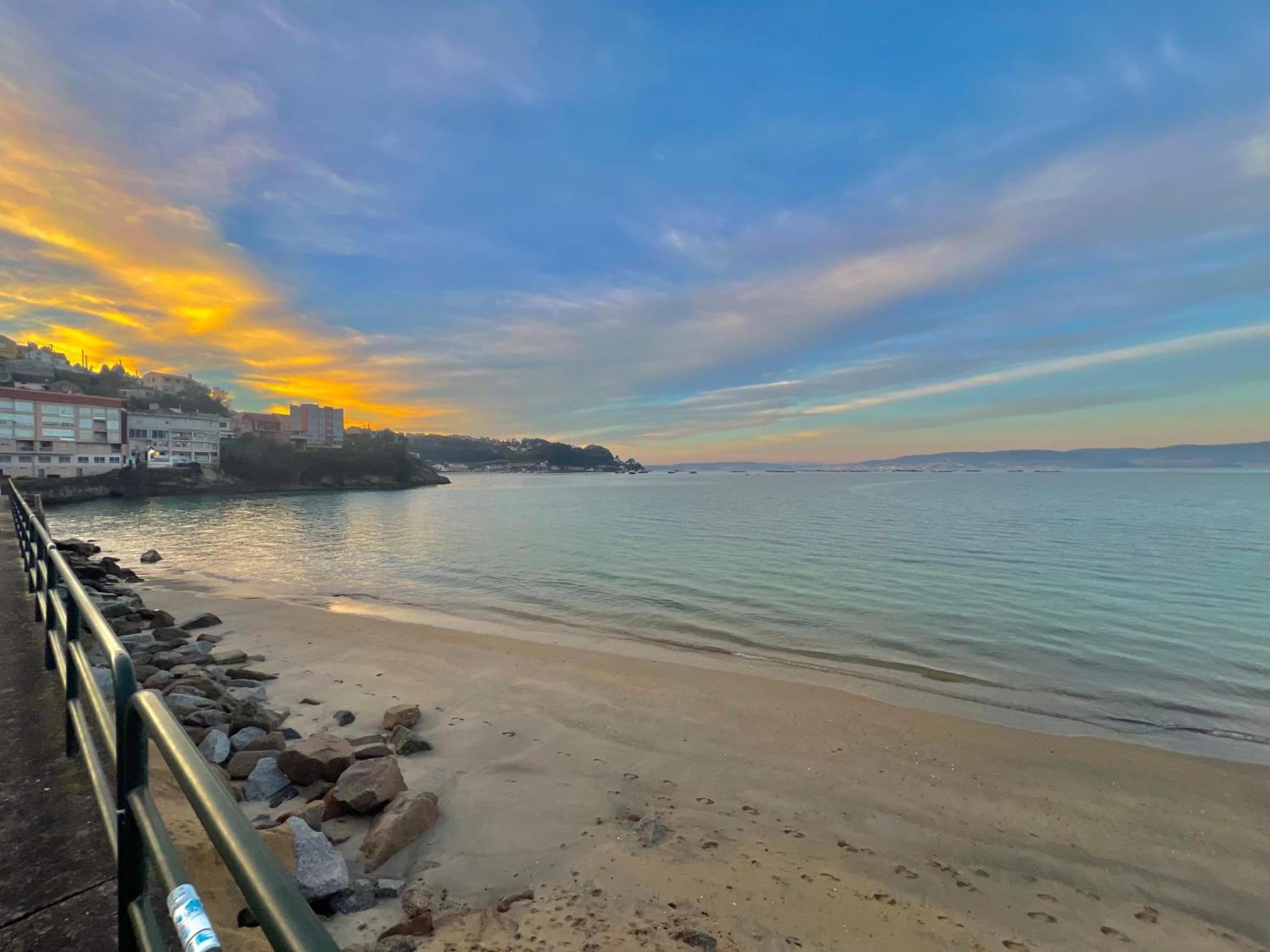 Apartamento Centrico Cerca De La Playa Bueu Bagian luar foto