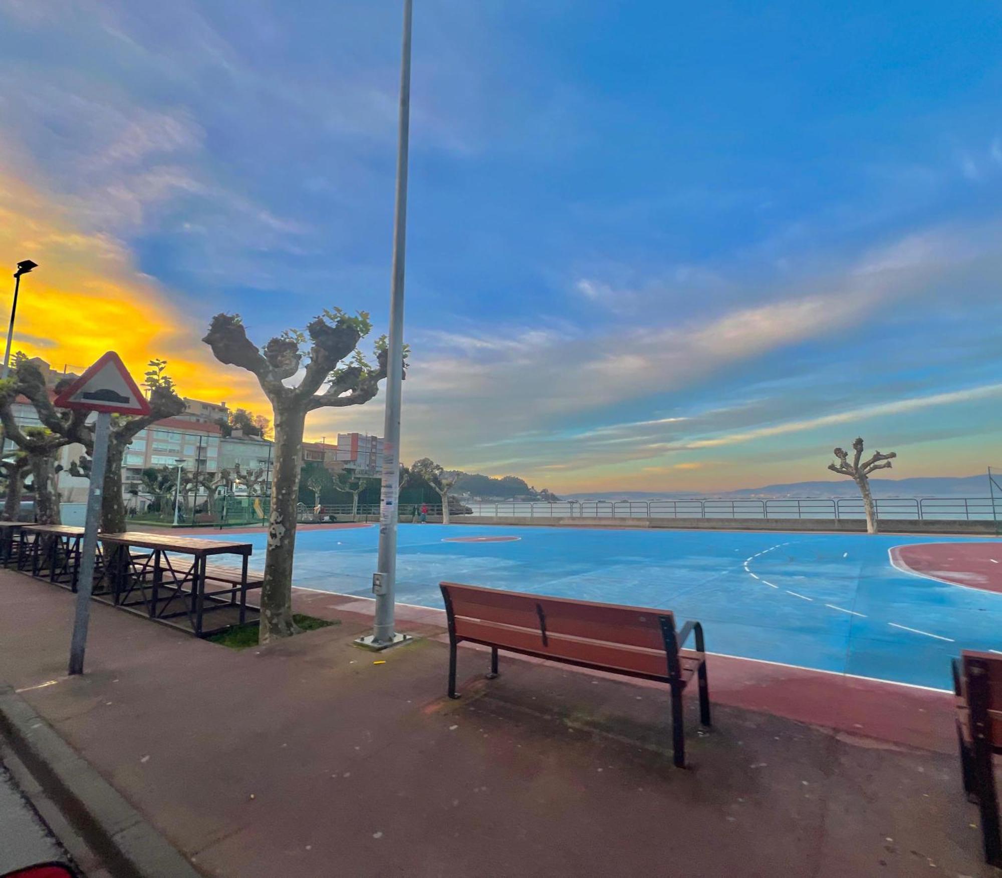 Apartamento Centrico Cerca De La Playa Bueu Bagian luar foto